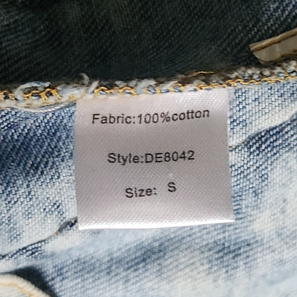 ELAN Ruffled Acid Washed Jean Jacket - Picture 9 of 10